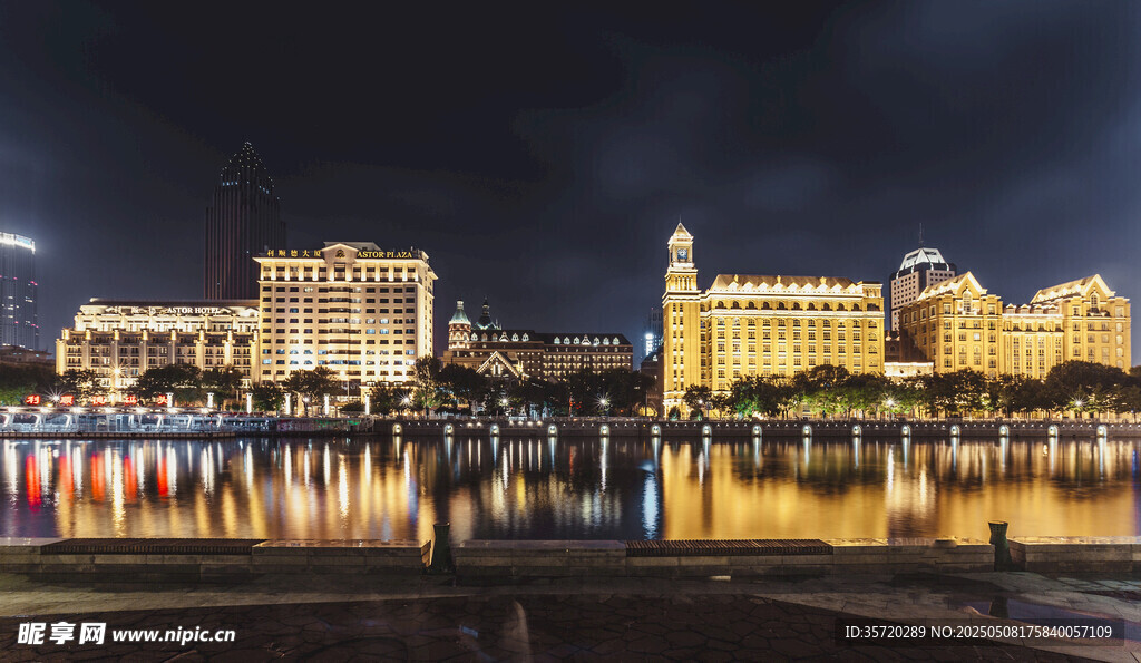 上海外灘夜景璀璨迷人