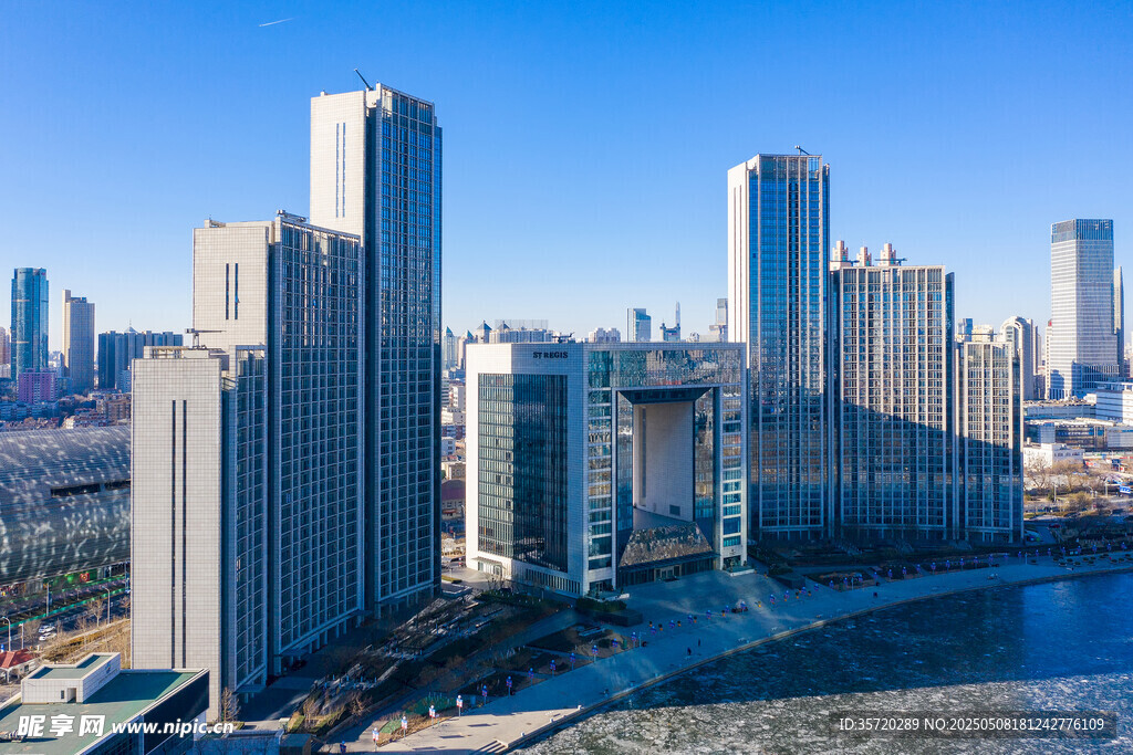 城市河畔高樓景觀