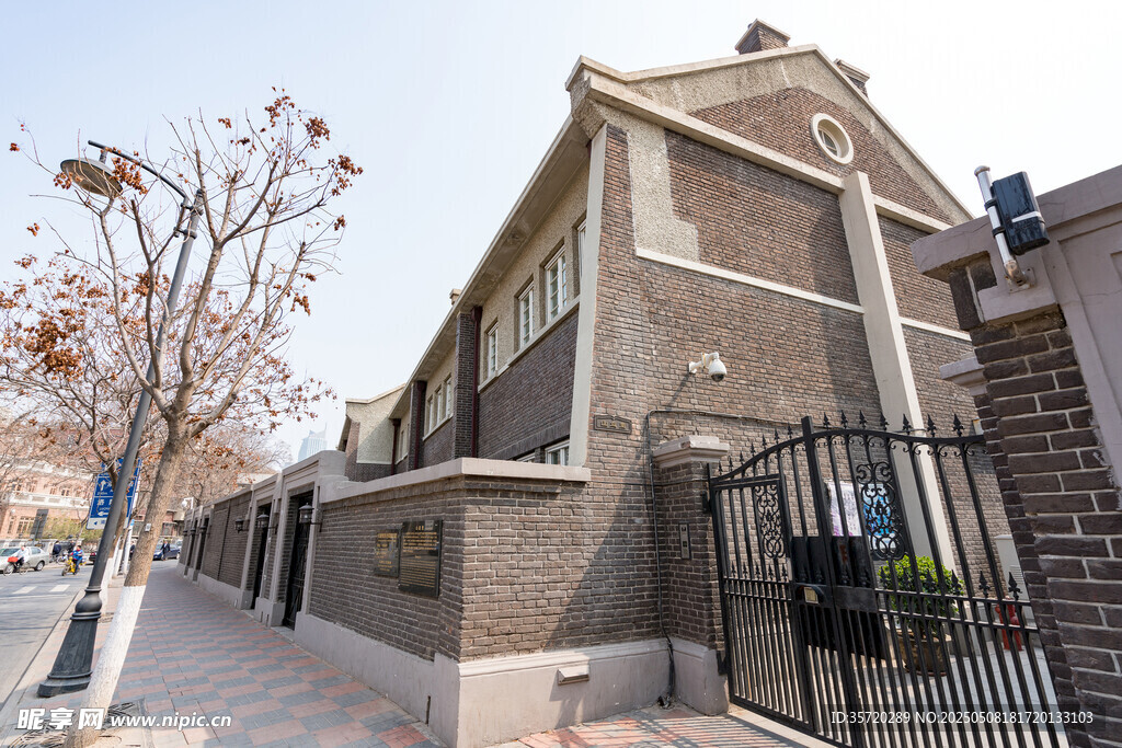 復古風格街邊建筑外觀