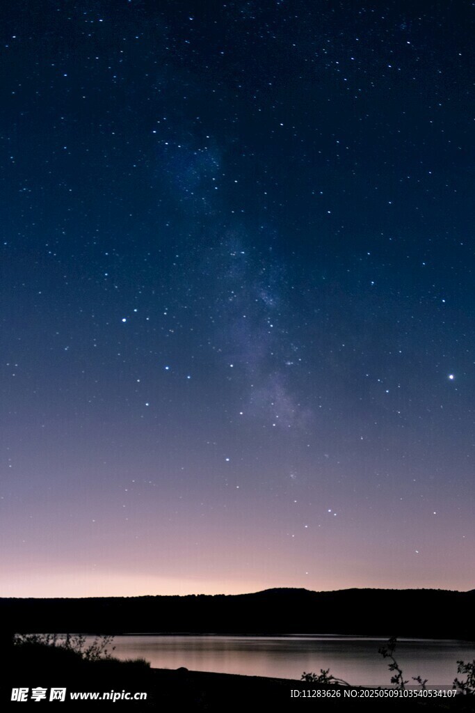 湖畔星空夜景