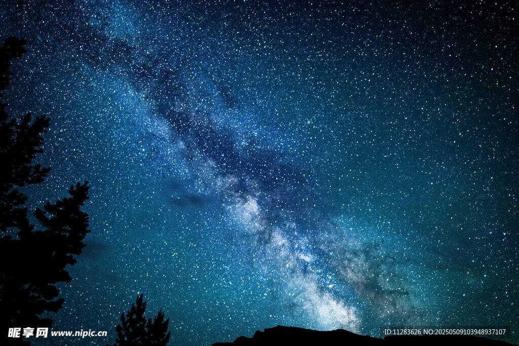 璀璨星空下的靜謐景象