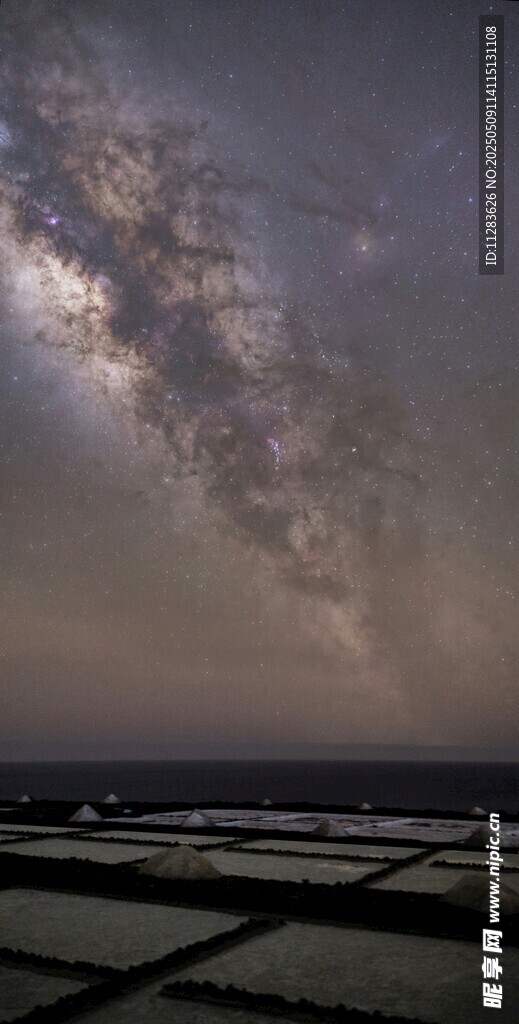 夜幕下的廣袤農(nóng)田與星河