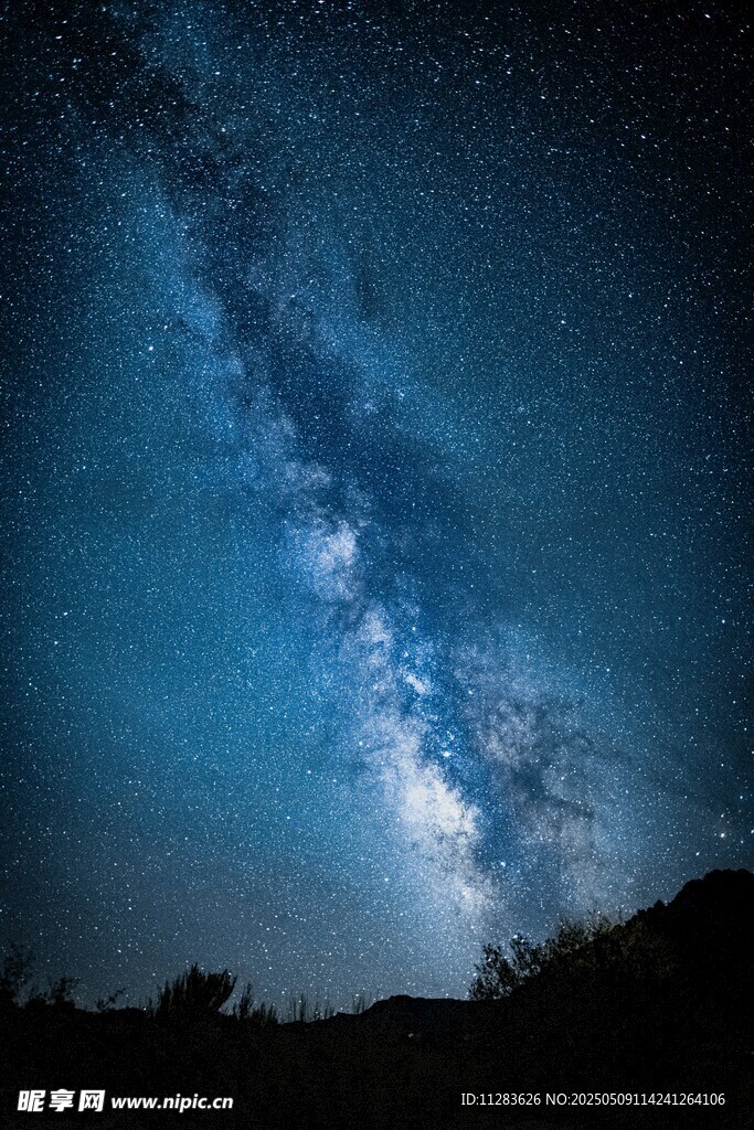 璀璨星空下的壯麗銀河