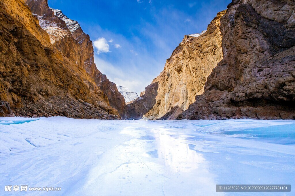 峽谷冰雪美景