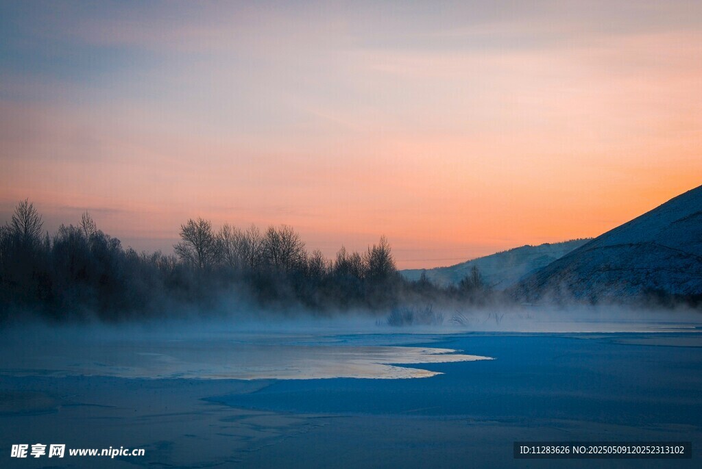 冬日河畔晨曦美景