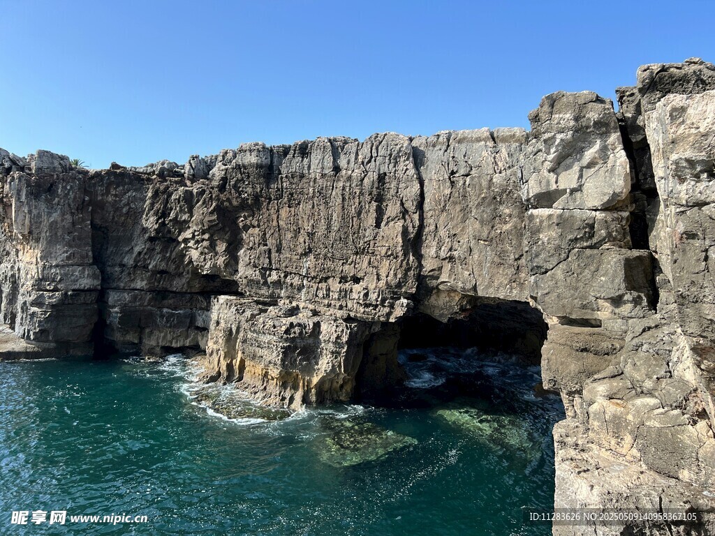 海邊壯觀巖石拱門景觀