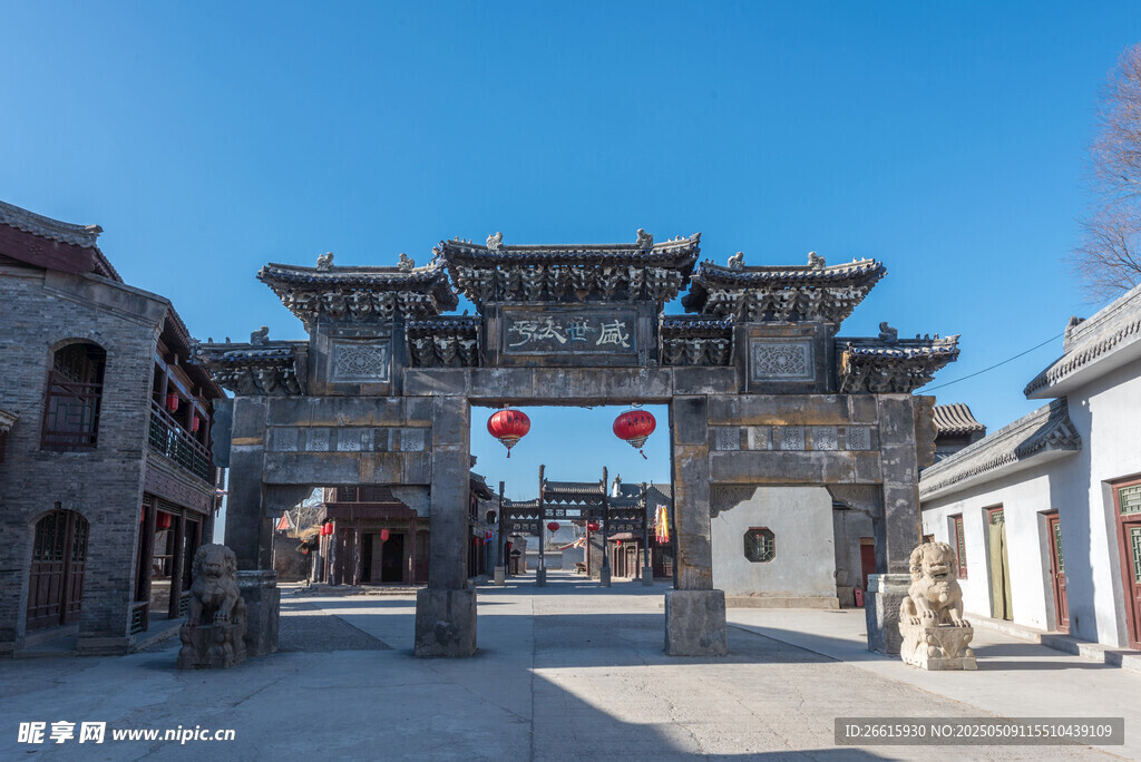 古牌坊下的傳統(tǒng)街巷景觀