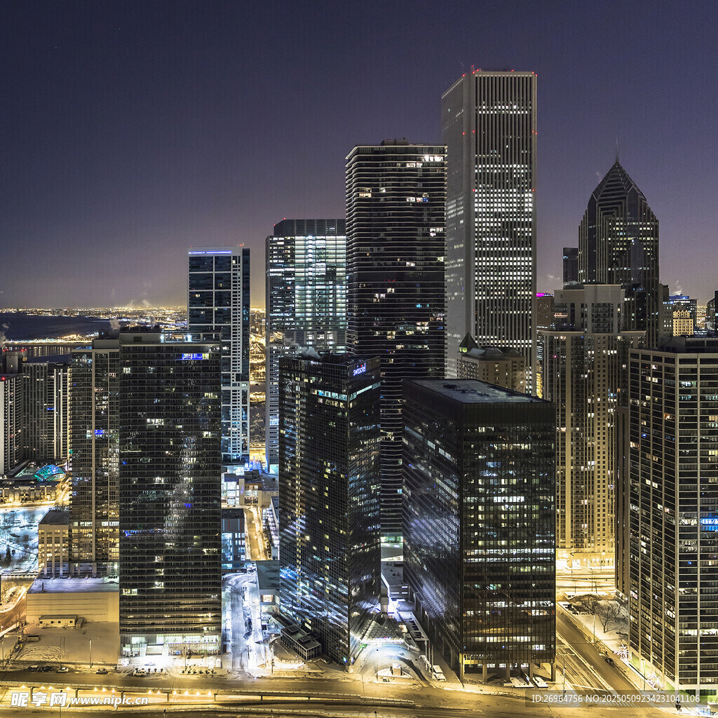 夜幕下的繁華都市建筑群