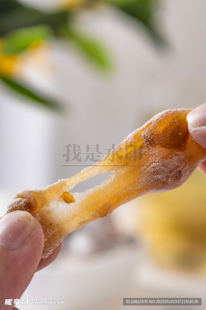 手拿美味姑娘肉