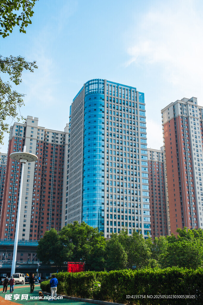 城市高樓與綠植景觀