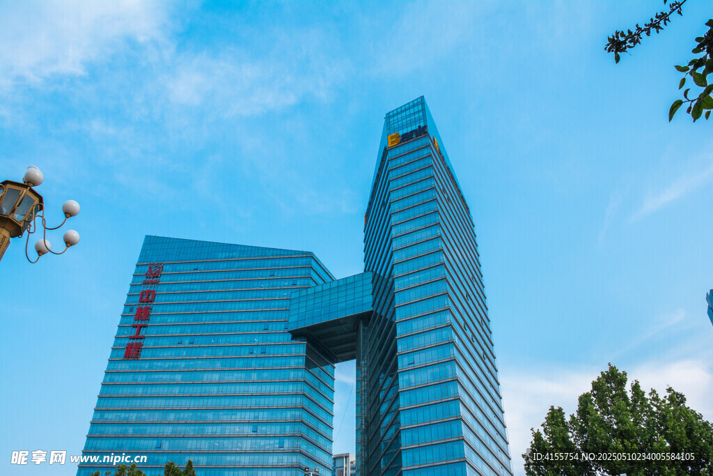 現(xiàn)代雙子摩天大樓景觀