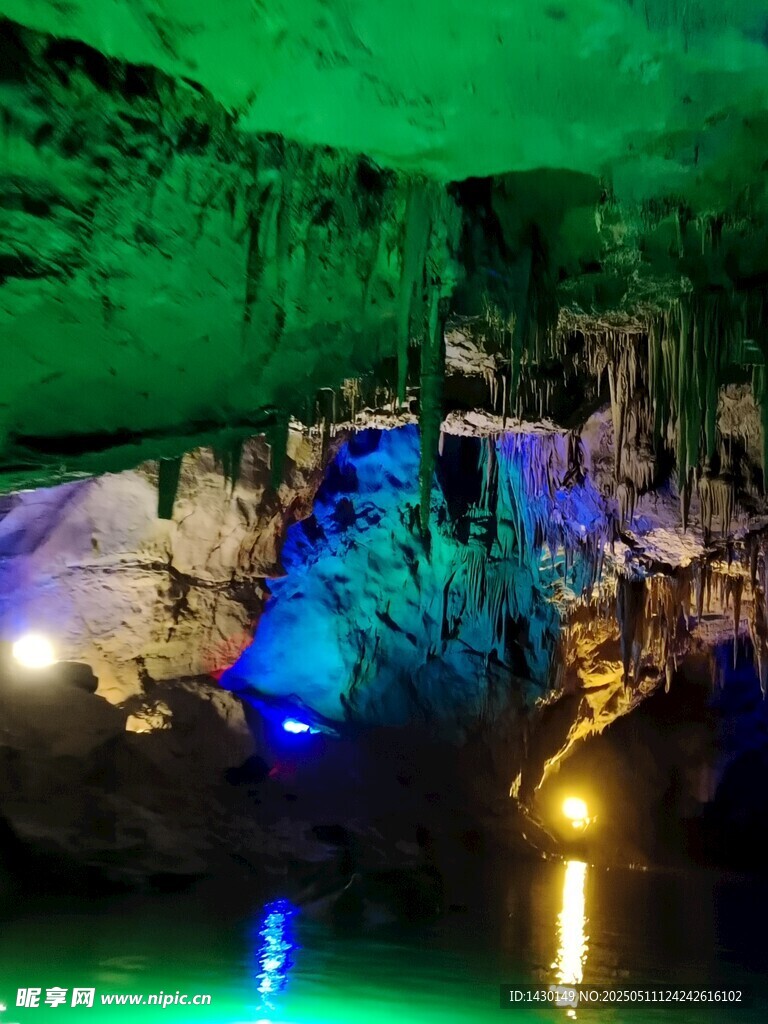 夢幻溶洞景觀燈光秀