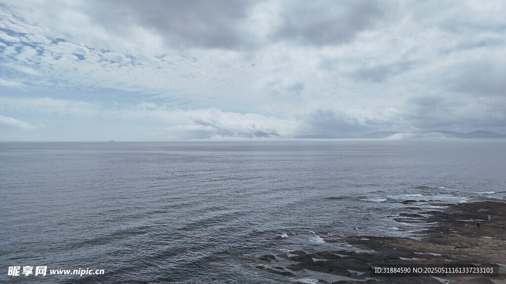海邊陰天景象