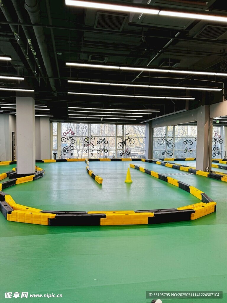 室內蹦床場地設施展示