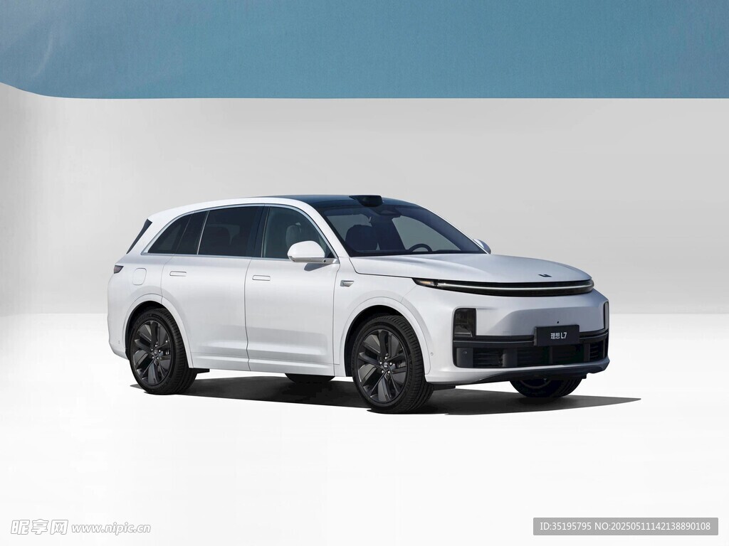 時尚白色電動SUV汽車