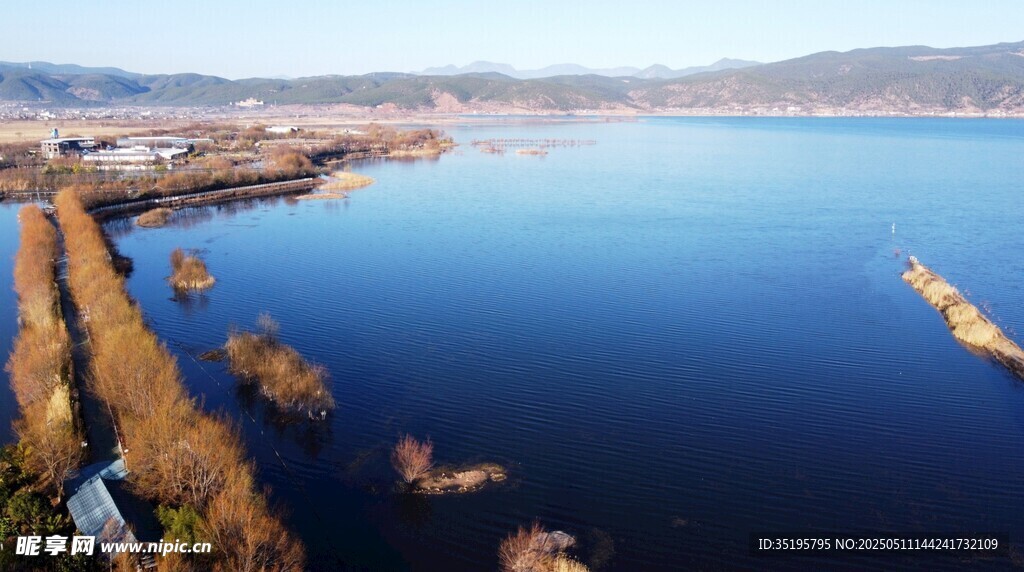 寧靜湖畔風光