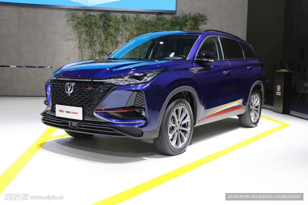 藍(lán)色炫酷SUV汽車展示