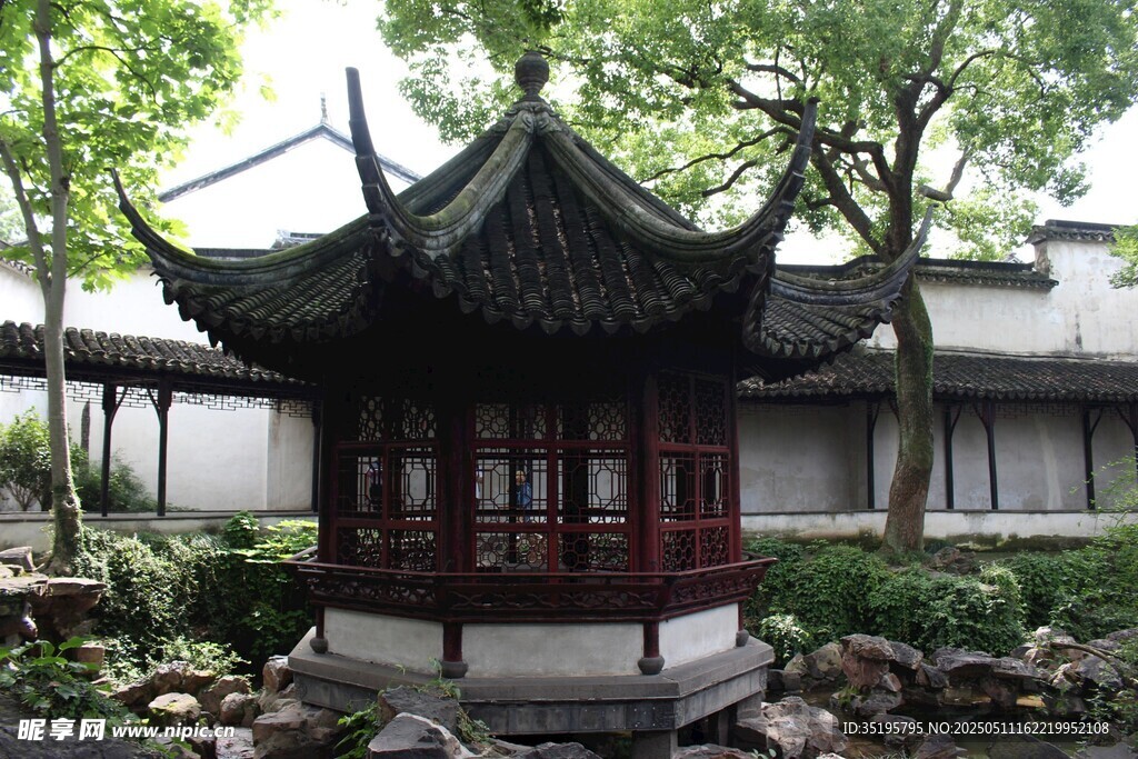 中式古典涼亭園林景致