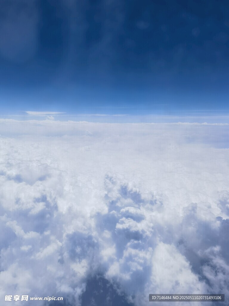 高空俯瞰云海壯麗景觀