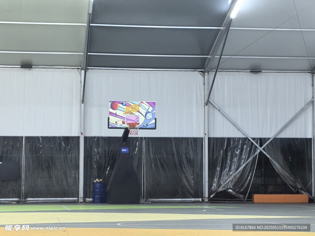 室內籃球架場景
