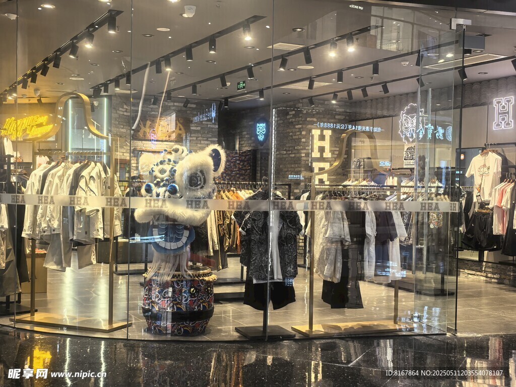 時(shí)尚服裝店內(nèi)部陳列展示
