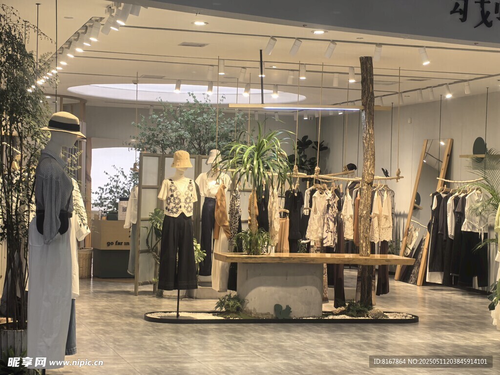 時尚服裝店內(nèi)部陳列展示