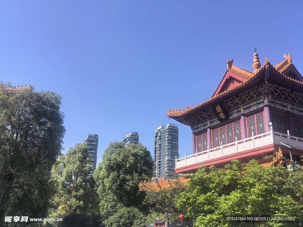 中式古建與現代建筑相映