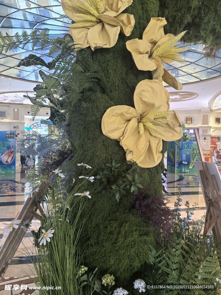 商場內的精美花卉景觀
