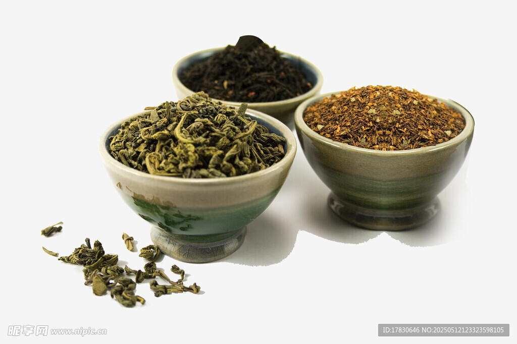 多樣茶葉展示于古樸茶碗