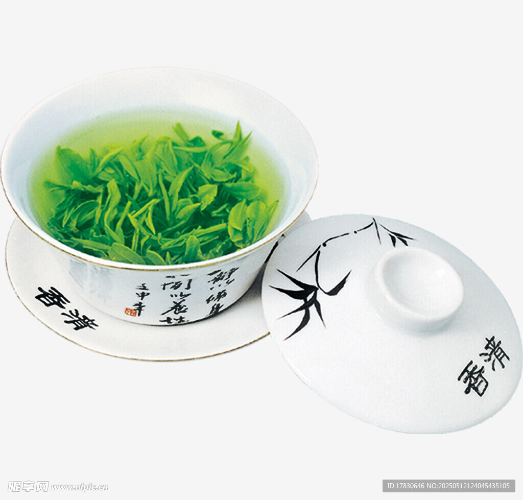青花瓷蓋碗中的嫩綠新茶