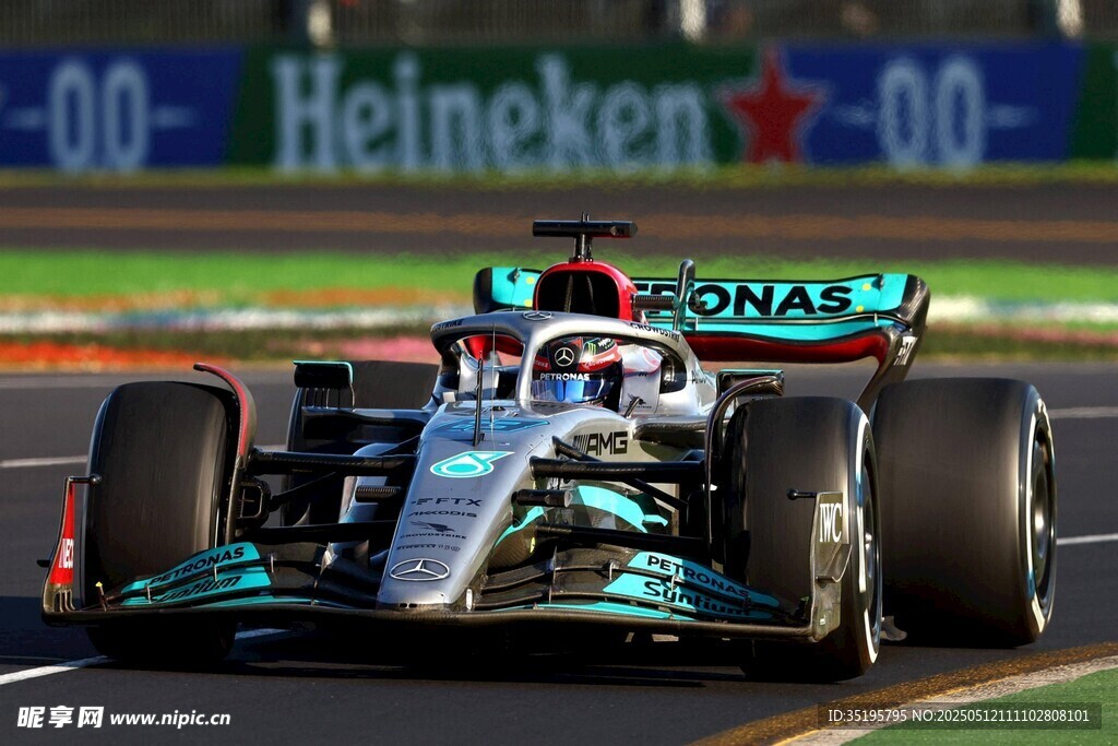 F1賽車賽道飛馳瞬間