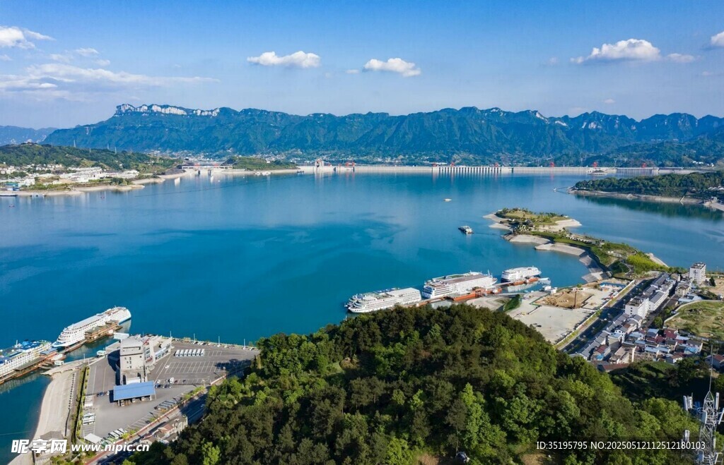 美麗海濱風(fēng)光俯瞰圖