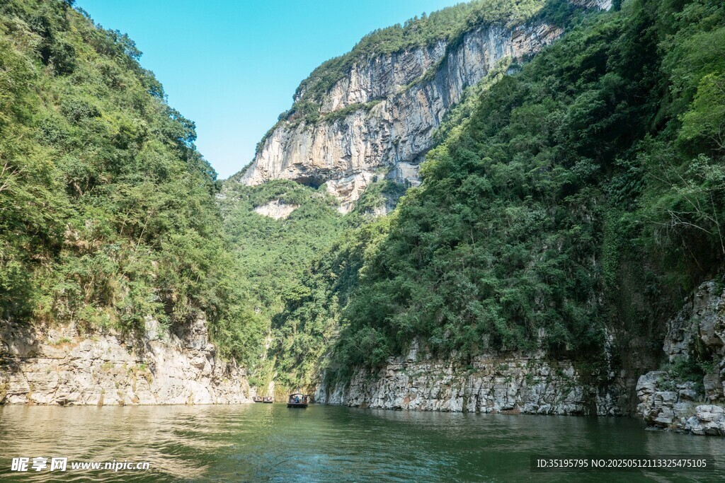青山綠水間的秀麗河谷