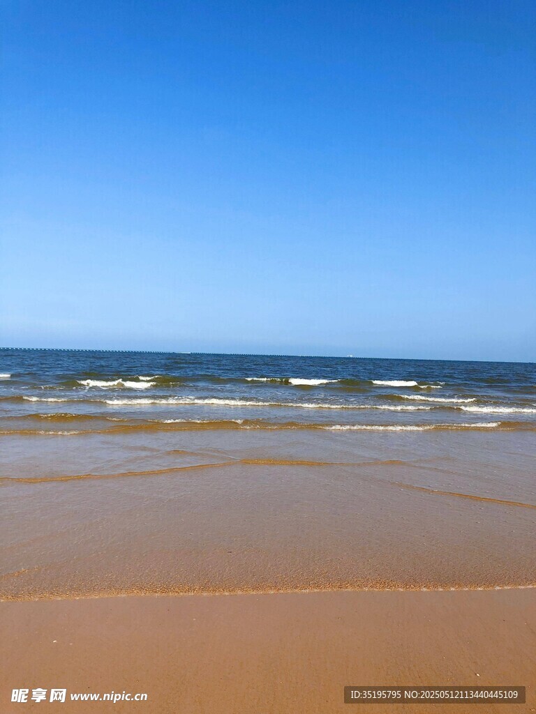 金色沙灘與蔚藍大海