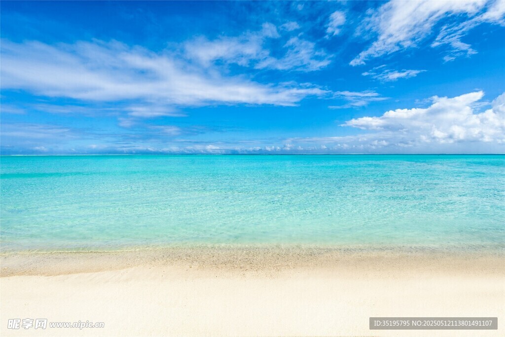 美麗海濱沙灘蔚藍海景