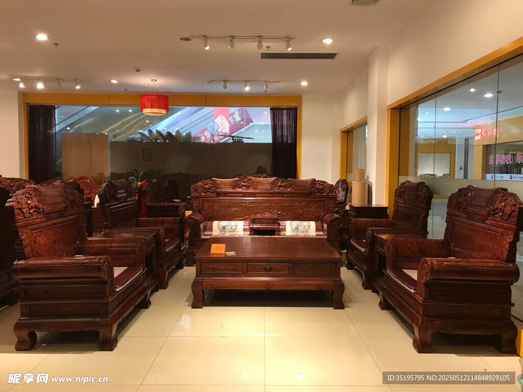 豪華客廳實木家具展示