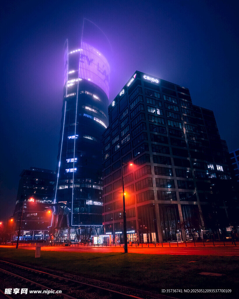 都市璀璨夜景摩天大樓