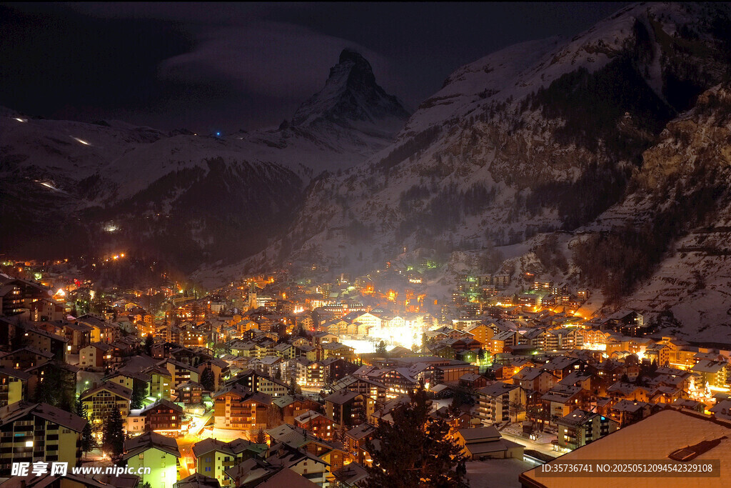 山間璀璨夜景小鎮燈火