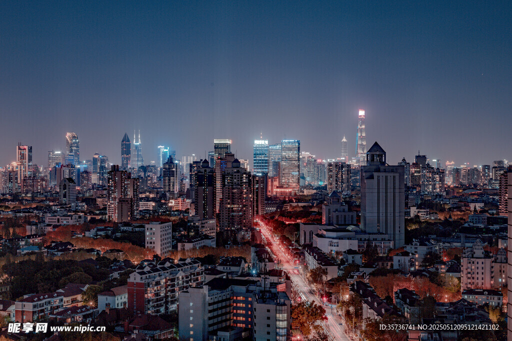 都市璀璨夜景俯瞰圖