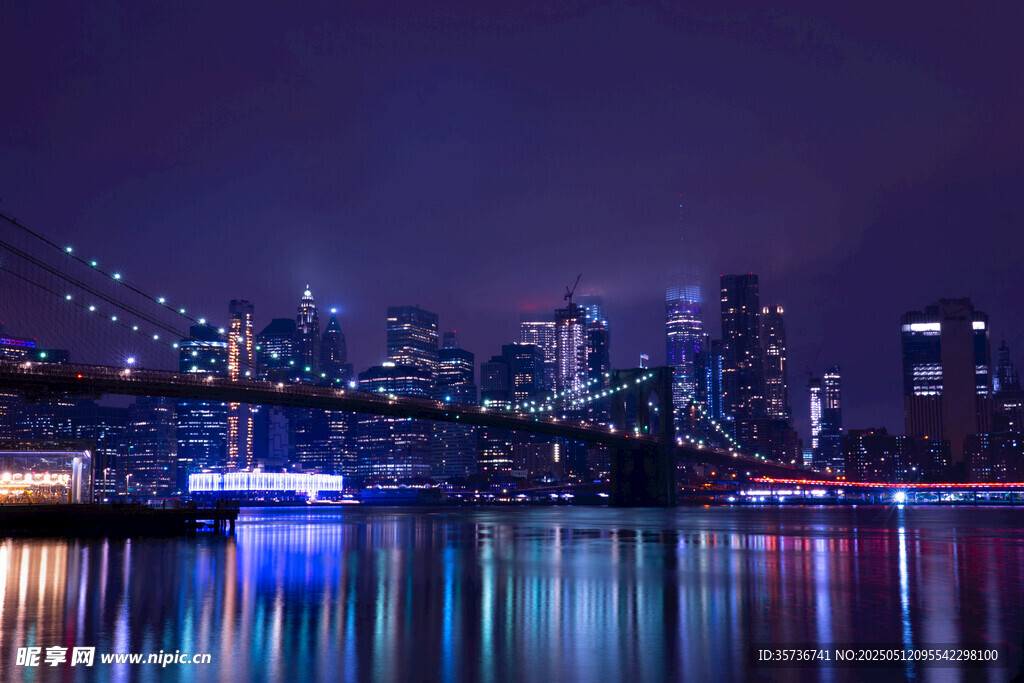 城市夜景中的璀璨橋梁