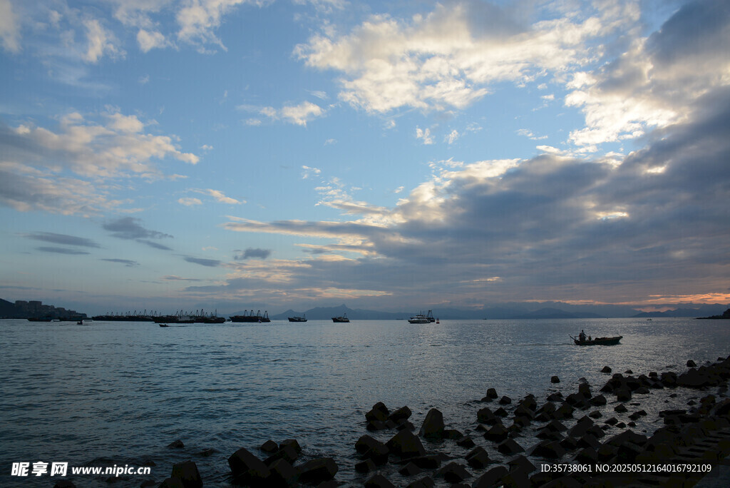 海邊日落時分美麗景致
