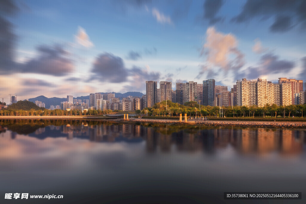 城市湖畔美麗天際線景觀