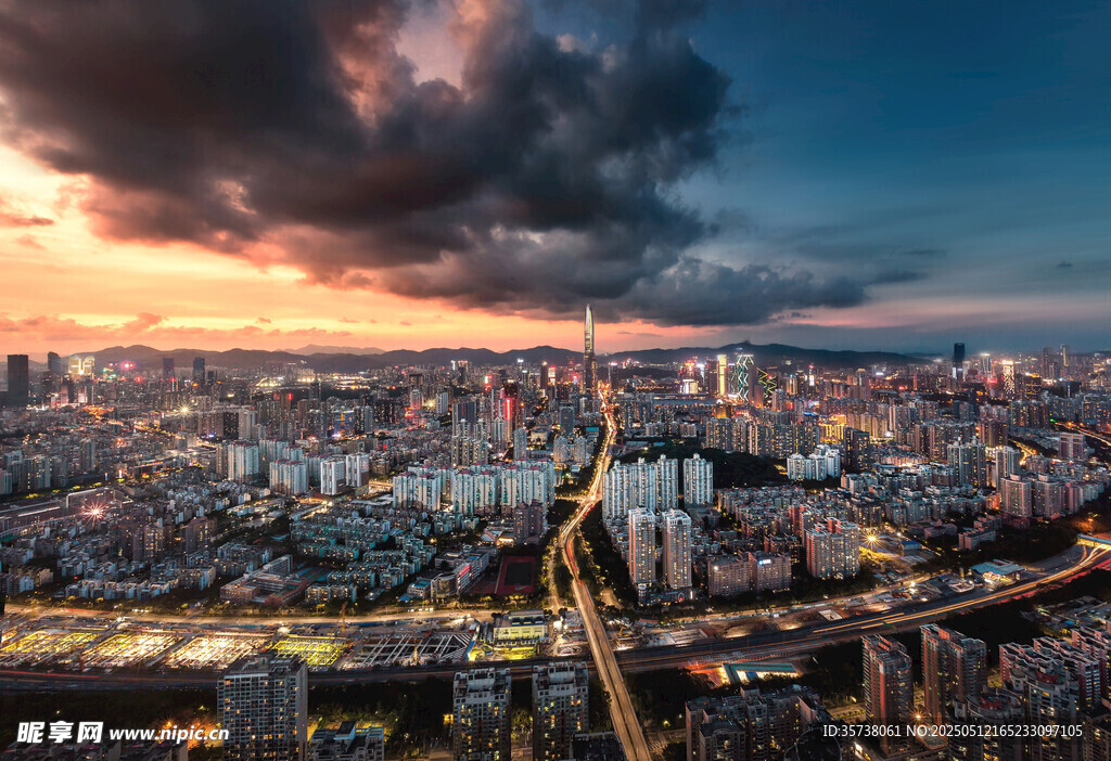 城市黃昏夜景俯瞰圖