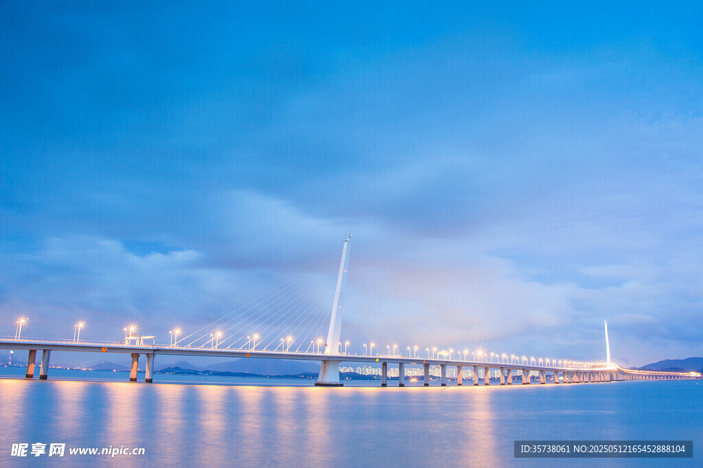 海上橋梁夜景美麗風(fēng)光