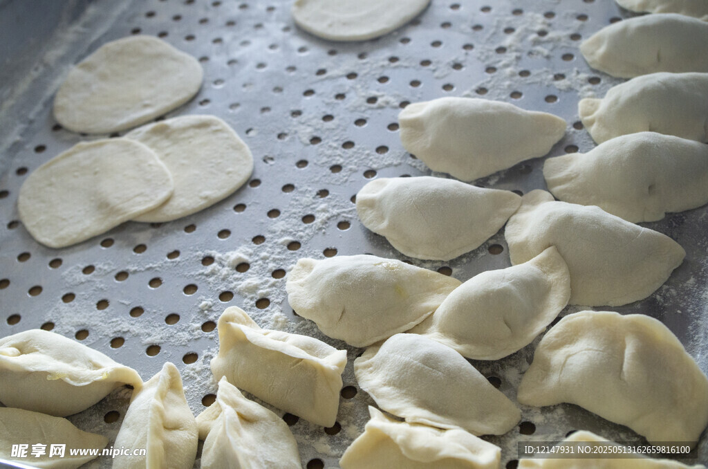 手工制作的餃子半成品