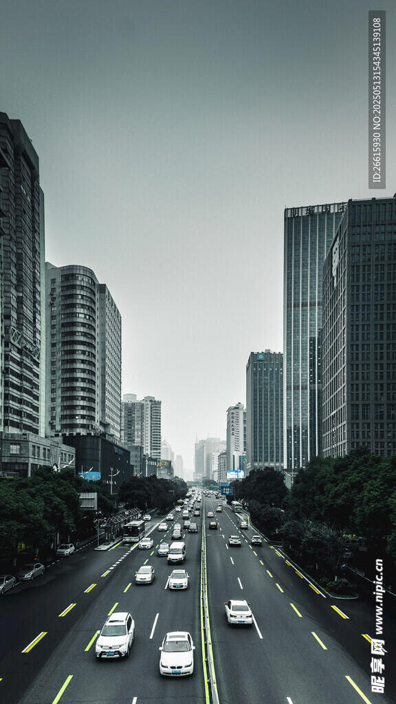 城市道路車流與高樓景觀