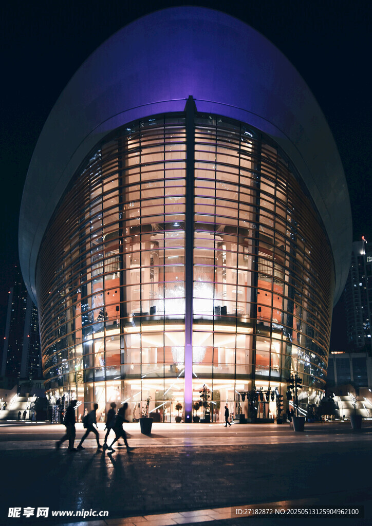 夜晚璀璨的劇院建筑景觀