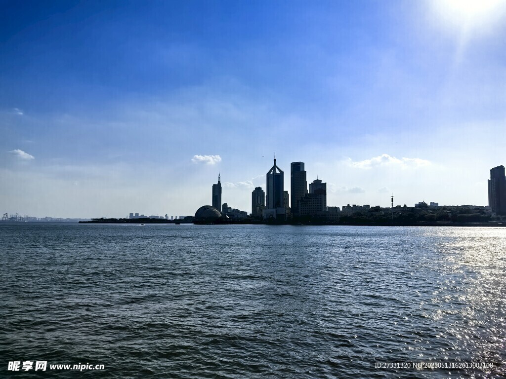 海濱城市天際線美麗風(fēng)光
