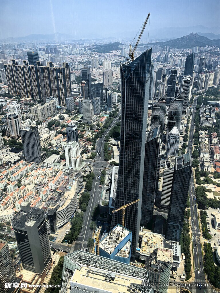 俯瞰繁華都市高樓建筑群