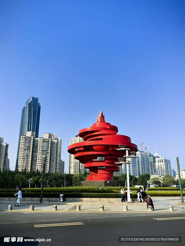 青島五四廣場(chǎng)標(biāo)志性雕塑景觀(guān)